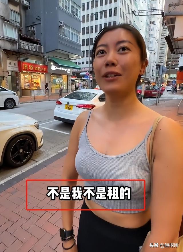 香港女子花400万买15平房子，晚上睡衣柜顶，客厅宽敞还有大阳台-4.jpg