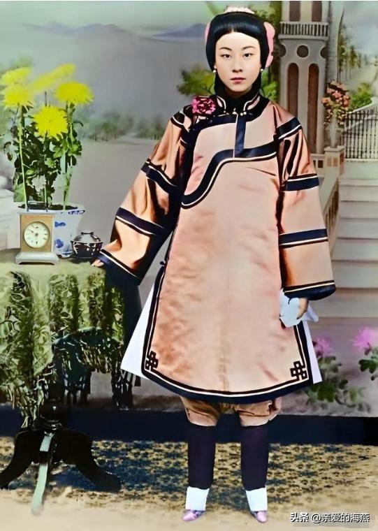 12张难得一见清末后宫妃嫔合照，青楼名妓真美，渔家女子很漂亮-9.jpg