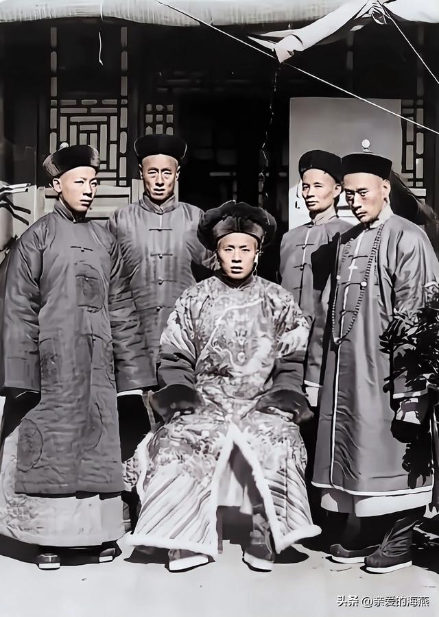 12张难得一见清末后宫妃嫔合照，青楼名妓真美，渔家女子很漂亮-10.jpg