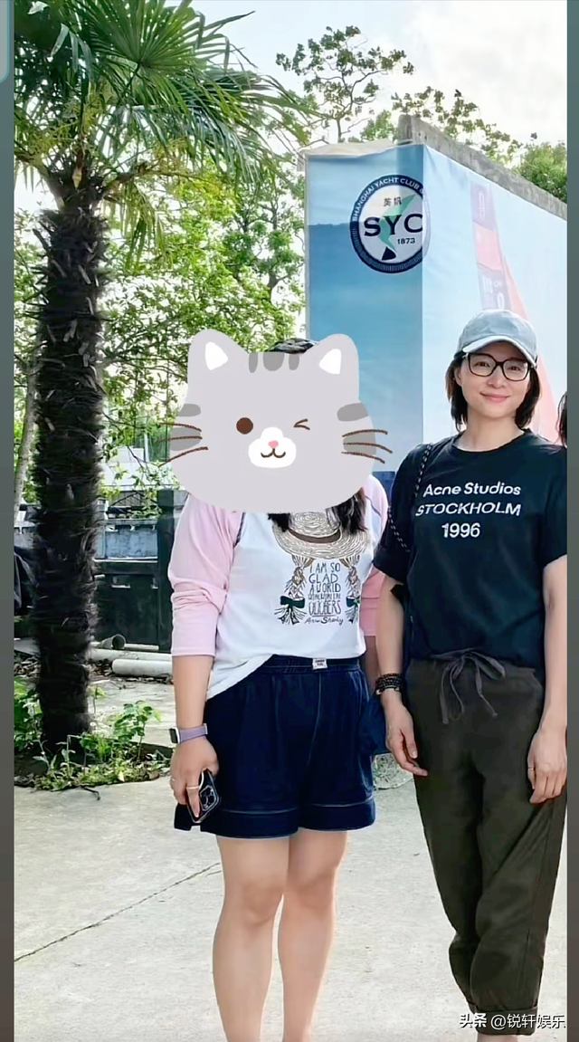 51岁董卿素颜游苏州美上热搜，网友：央视气质教科书-3.jpg