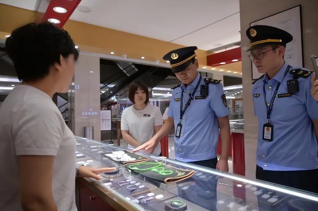 远离“造神”陷阱！人民日报的辟谣，揭开了胖东来的“真实现状”-8.jpg