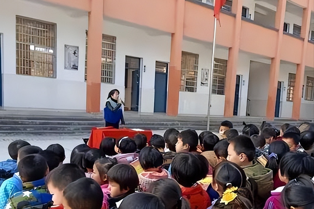 后不后悔？宁夏那个一笑成名拒绝百万签约的小女孩，现在成了这样-16.jpg
