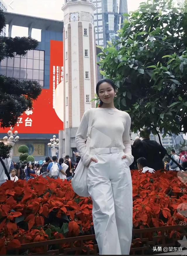 27岁女子在三亚被蛇咬后身亡：她长得温婉漂亮，是家中的独生女-2.jpg