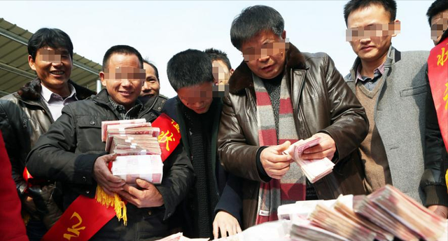 中美日存款过百万人数断崖：美790万名，日399万名，中国差距太大-13.jpg