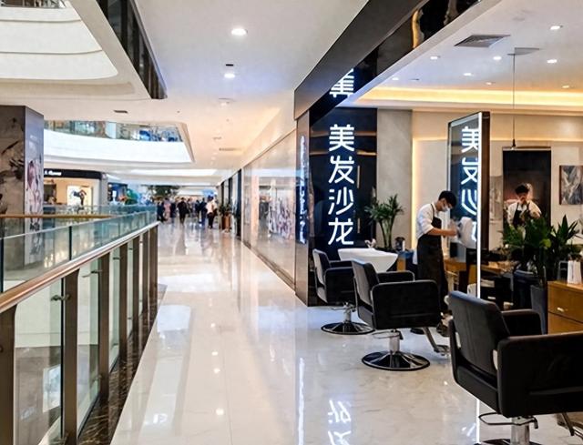全国理发店陷入倒闭潮，不是没客人，而是自己把自己玩黄了！-8.jpg