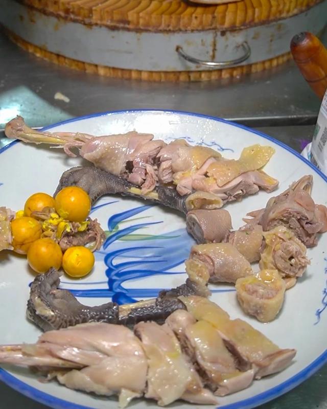 昆明8家能征服米其林评委的小馆子，食材很恶心，味道很土匪-7.jpg