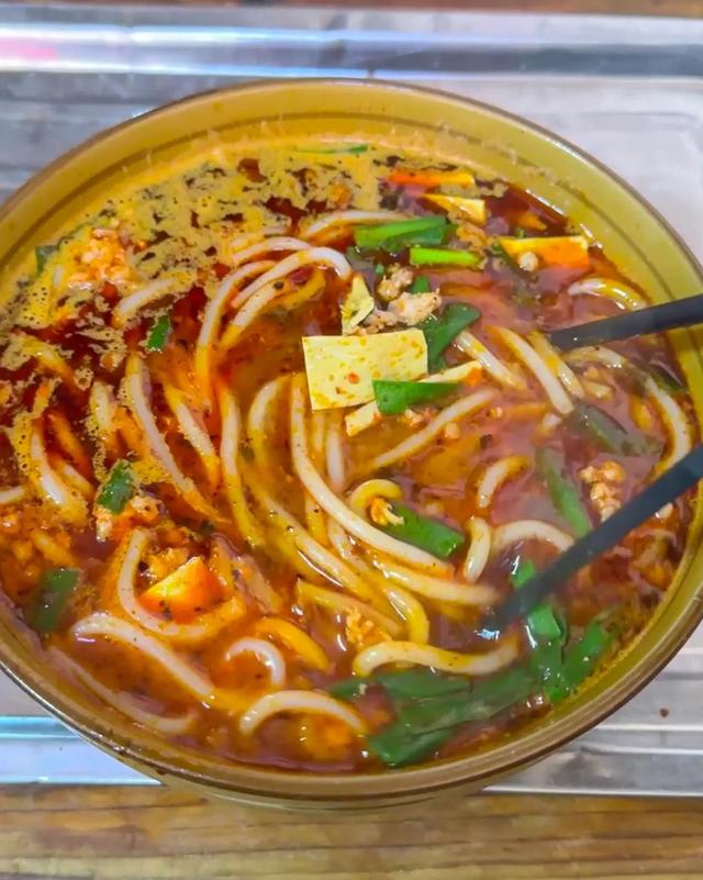 昆明8家能征服米其林评委的小馆子，食材很恶心，味道很土匪-59.jpg