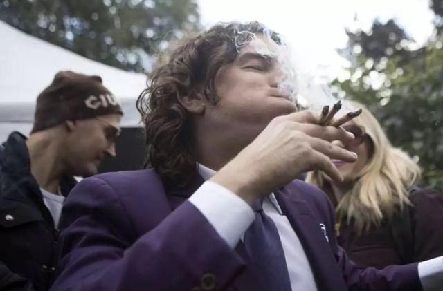 大麻合法、性交易开放，手握全球芯片命脉，这个国家颠覆你的认知-9.jpg