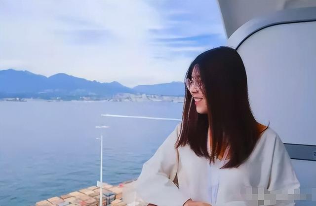 被马云砸中的锦鲤女孩：支付宝中奖1个亿，挥霍1年后如今怎样了-12.jpg