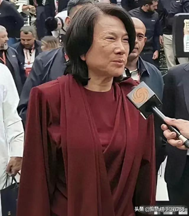 董明珠卸了美颜，真实模样曝光，70 多岁这状态，你觉得咋样-1.jpg