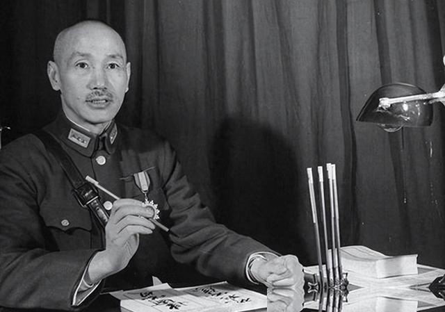 1975年， 蒋介石最后一个春节，重病中致电毛主席，想了却一桩心愿-1.jpg