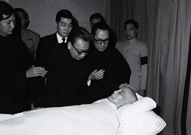 1975年， 蒋介石最后一个春节，重病中致电毛主席，想了却一桩心愿-12.jpg