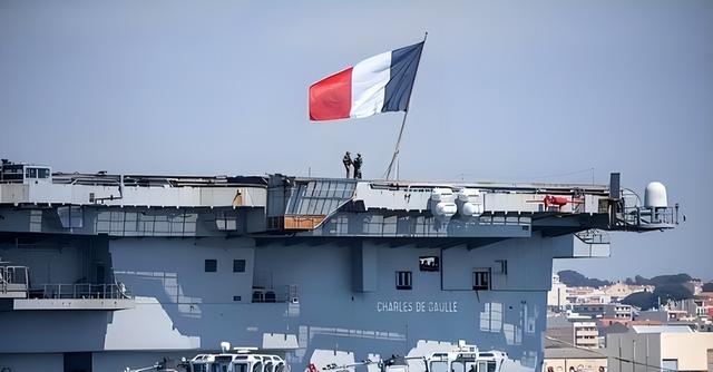 英媒曾爆料：法航母在南海追中国潜艇，结果碰上中国40艘军舰懵了-3.jpg